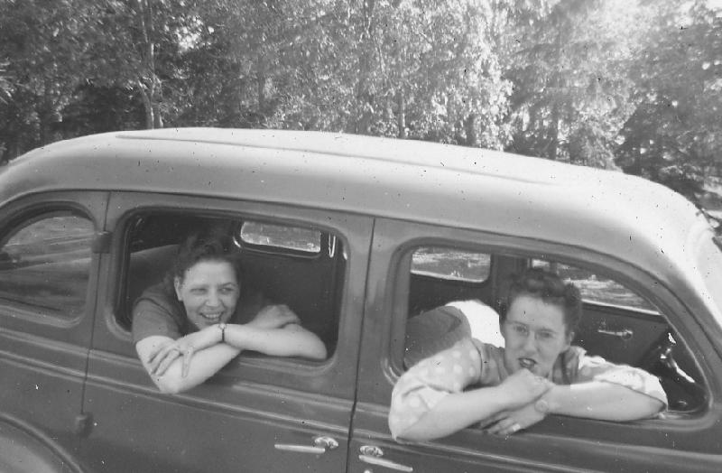 girls in old car